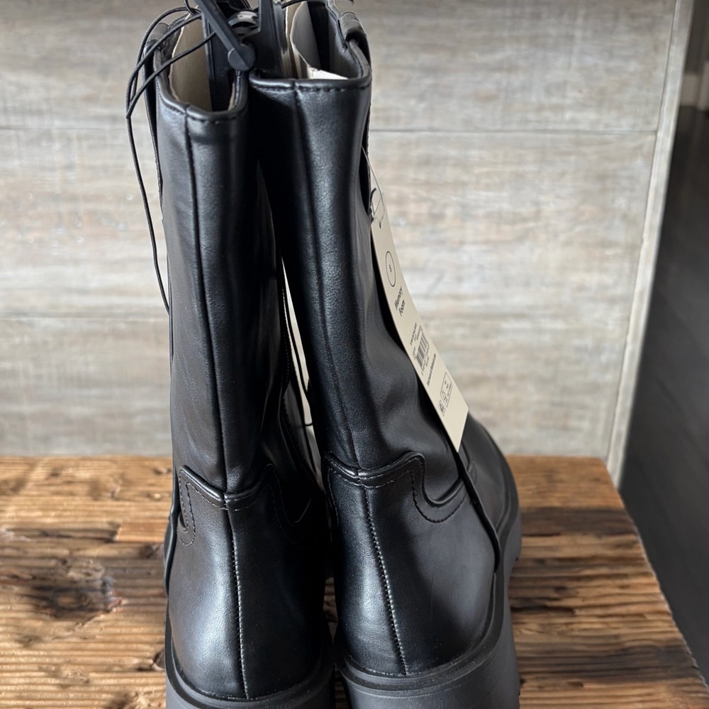 Women's Black Boots - Picture 3 of 4